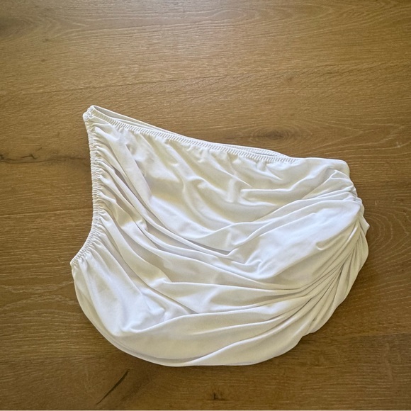 Norma Kamali Diana Top - Picture 4 of 5